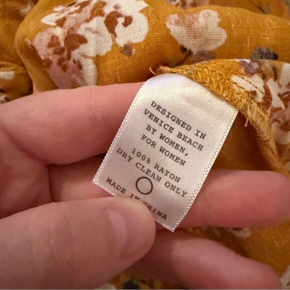 RTR Flynn‎ Skye Justine Mustard Yellow Floral Puff Sleeve Romper Sz M NEW - Picture 8 of 11